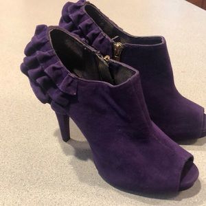 Dollhouse size 6 1/2 - Faux Suede-  4 inch Purple Stiletto - size Zip - Peep Toe